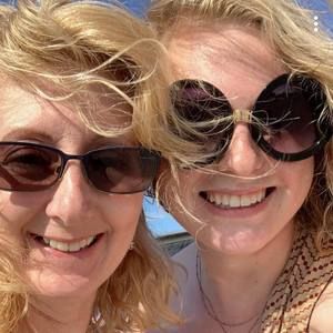 Meet your Posher, Maxine